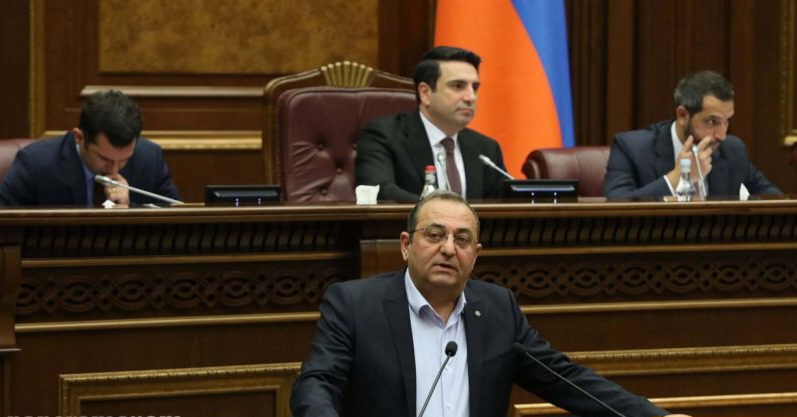 Հույս ունեմ, որ նոր գումարման ԱԺ-ում այս ամբիոնում նստած չի լինի ՔՊ-ն՝ առնվազն իշխանության մակարդակով. Արծվիկ Մինասյան