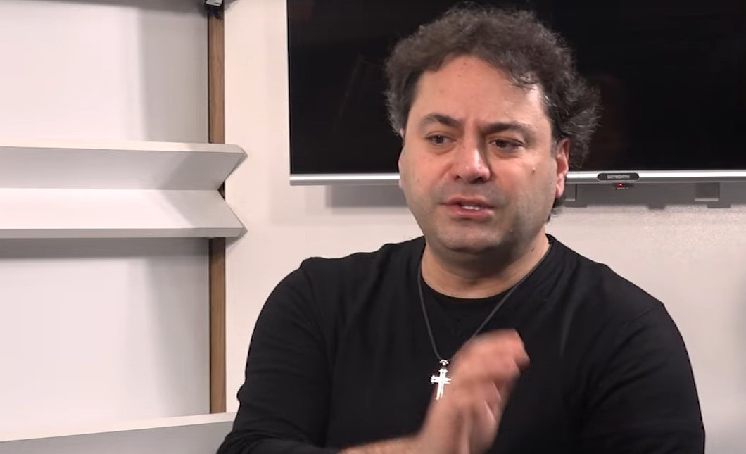 Հիմար է այն մարդը, որ չի փոխում իր կարծիքը. Մհեր Արմենիան սատարում է Նիկոլ Փաշինյանի խաղաղության օրակարգին