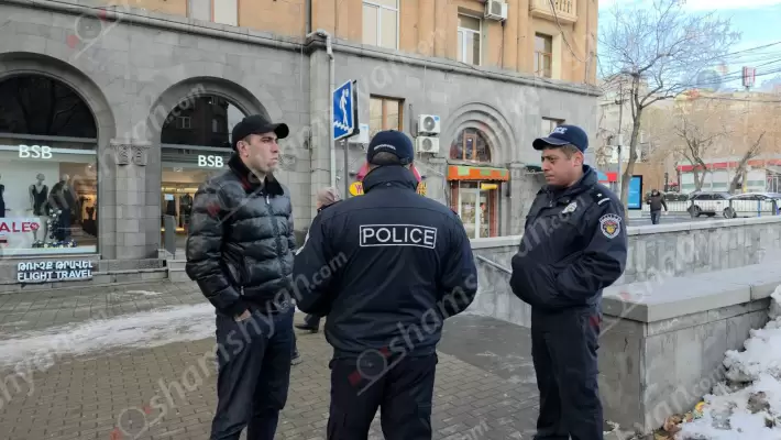 Երևանում հնչել է կրակոց. կան վիրավորներ. դեպքի վայրում հայտնաբերվել են արնանման հետքեր, ատրճանակի «դետալ»