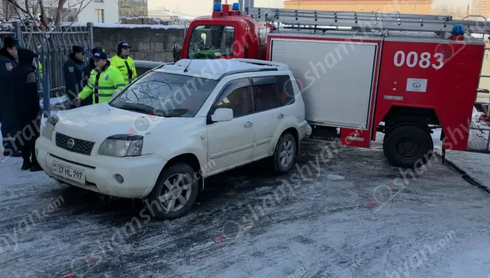 Երևանում մերկասառույց ճանապարհին «Nissan»-ը բախվել է մեկ այլ վթարի համար դեպքի վայր ժամանած հրշեջ-ավտոմեքենային