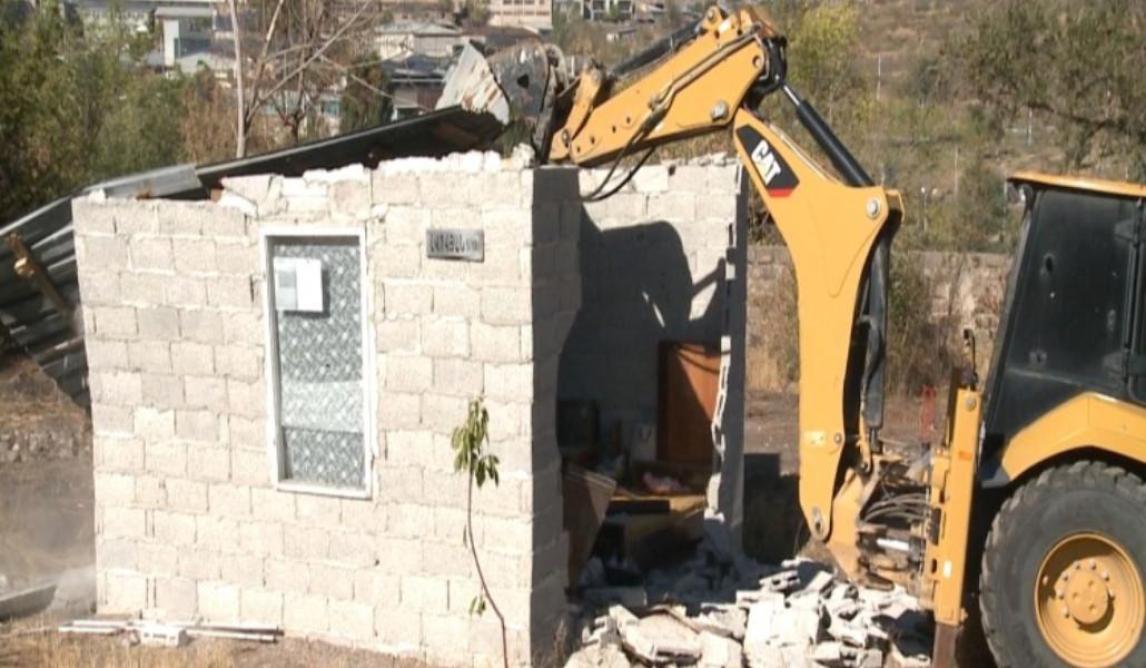 Նոր Նորքում ապամոնտաժվել են ապօրինի կառուցված ինքնակամ շինություններ․ տեսանյութ