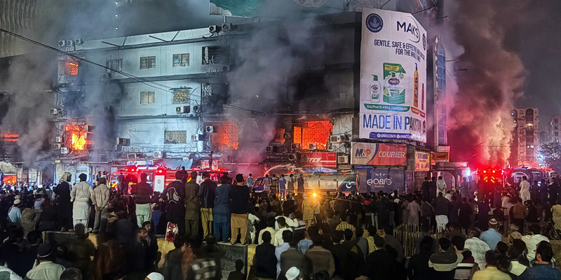 Պակիստանի առևտրի կենտրոնում տեղի ունեցած հրդեհի հետևանքով կան զոհեր և վիրավորներ