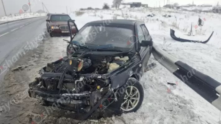 Սևան-Մարտունի ճանապարհին մեքենան բախվել է արգելապատնեշներին․ վիրավորներ կան