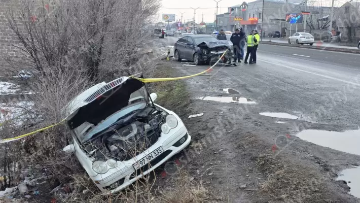 Վրաերթ-ավտովթար Արմավիրի մարզում․ «Honda»-ն վրաերթի է ենթարկել 2 անչափահաս հետիոտնի, ապա բախվել կայանված «Mercedes»-ին