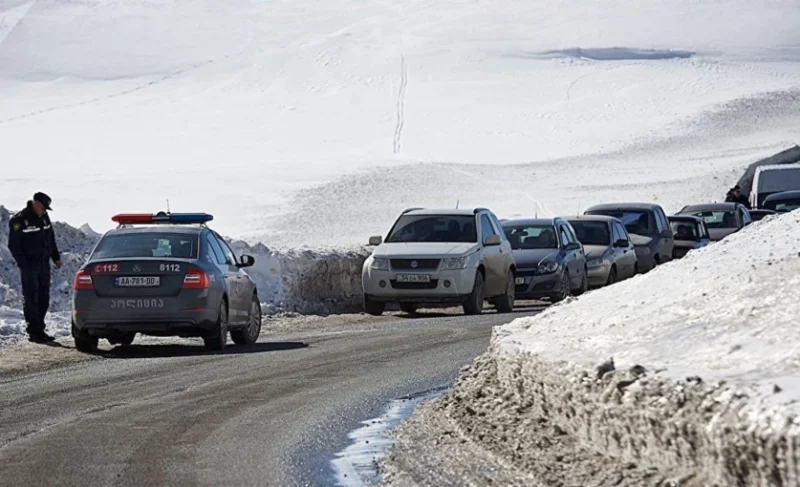 Վերին Լարսը բացվել է մարդատար ավտոմեքենաների համար
