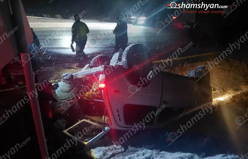 Մեքենան գլխիվայր ընկել է փոսը․ վիրավորներից 2-ը երեխա է