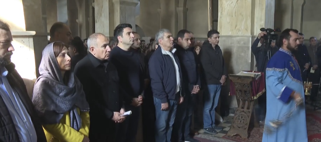 Փաշինյանը Չարենցավանում պատարագի է մասնակցում