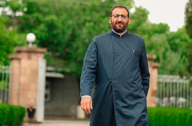 Վերաքննիչ դատարանը մերժել է Արշակ Սրբազանի կալանքի դեմ բողոքը. նա կմնա կալանքի տակ. Բաբայան