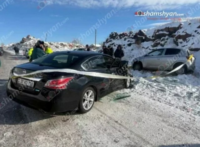 Գեղարքունիքում բախվել են «Toyota»-ն ու «Nissan»-ը. մայրը մահացել է, տղան տեղափոխվել է հիվանդանոց