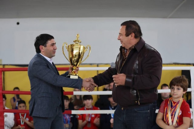 Համլետ Պատուրյանի անվան մարզադպրոցի տնօրենը խորին երախտագիտություն ու շնորհակալություն է հայտնում Գագիկ Ծառուկյանին