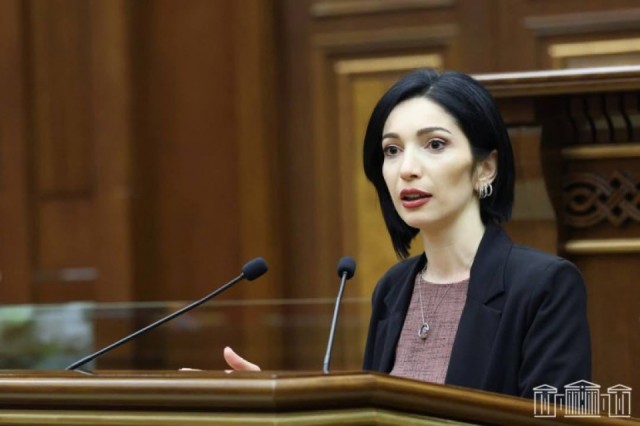 Առայժմ իրավական խոչընդոտներ կան, բայց եկեղեցիները պետք է պատկանեն միայն պետությանը․ Թագուհի Ղազարյան