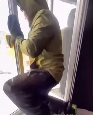 Կամչատկայում գտել են խանութ գնալու միակ տարբերակը (Ֆոտո)