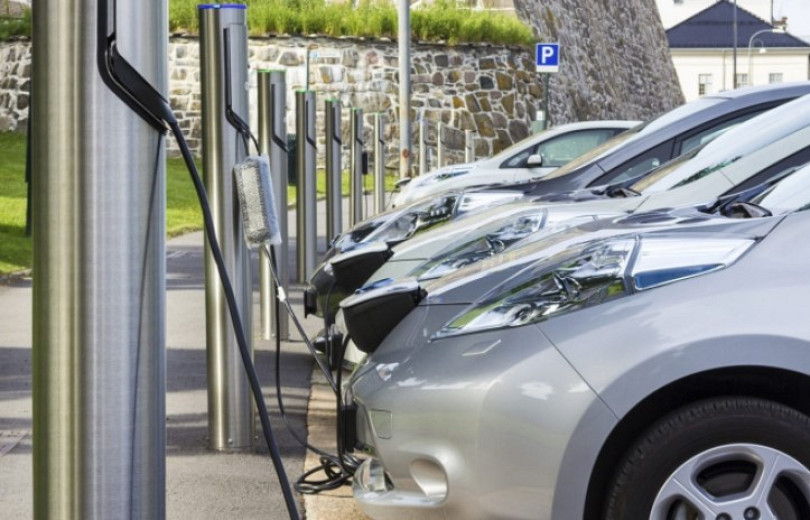 636 քաղաքացի հետ կստանա 2025թ.-ին Էլեկտրոմոբիլի համար վճարարած մաքսատուրքը. ցանկը կհրապարակվի