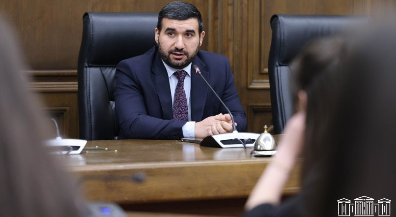 Սոլովյովը վաղուցվա հարթուղեղն է. այստեղ նոր է ընդդիմության լռությունը, որի համար կա 2 տարբերակ. Ալեքսանյան