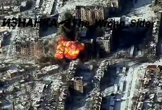 Ռուսական 3 տոննայանոց սավառնող ավիառումբը ոչնչացրել է 9 հարկանի շենքում տեղակայված ուկրաինական պաշտպանական համակարը (Տեսանյութ)