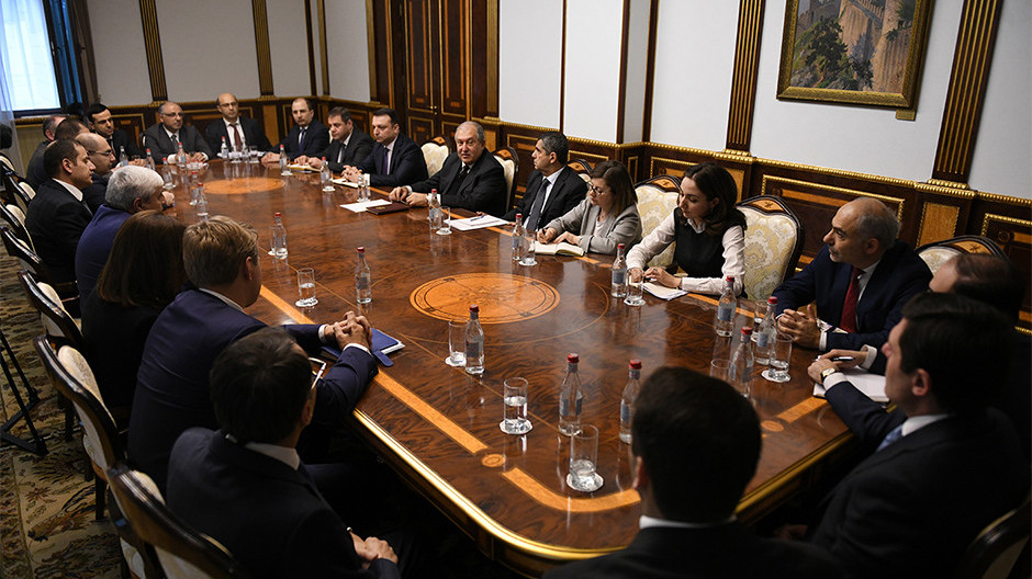 Արմեն Սարգսյանը հանդիպել է բանկիրների հետ