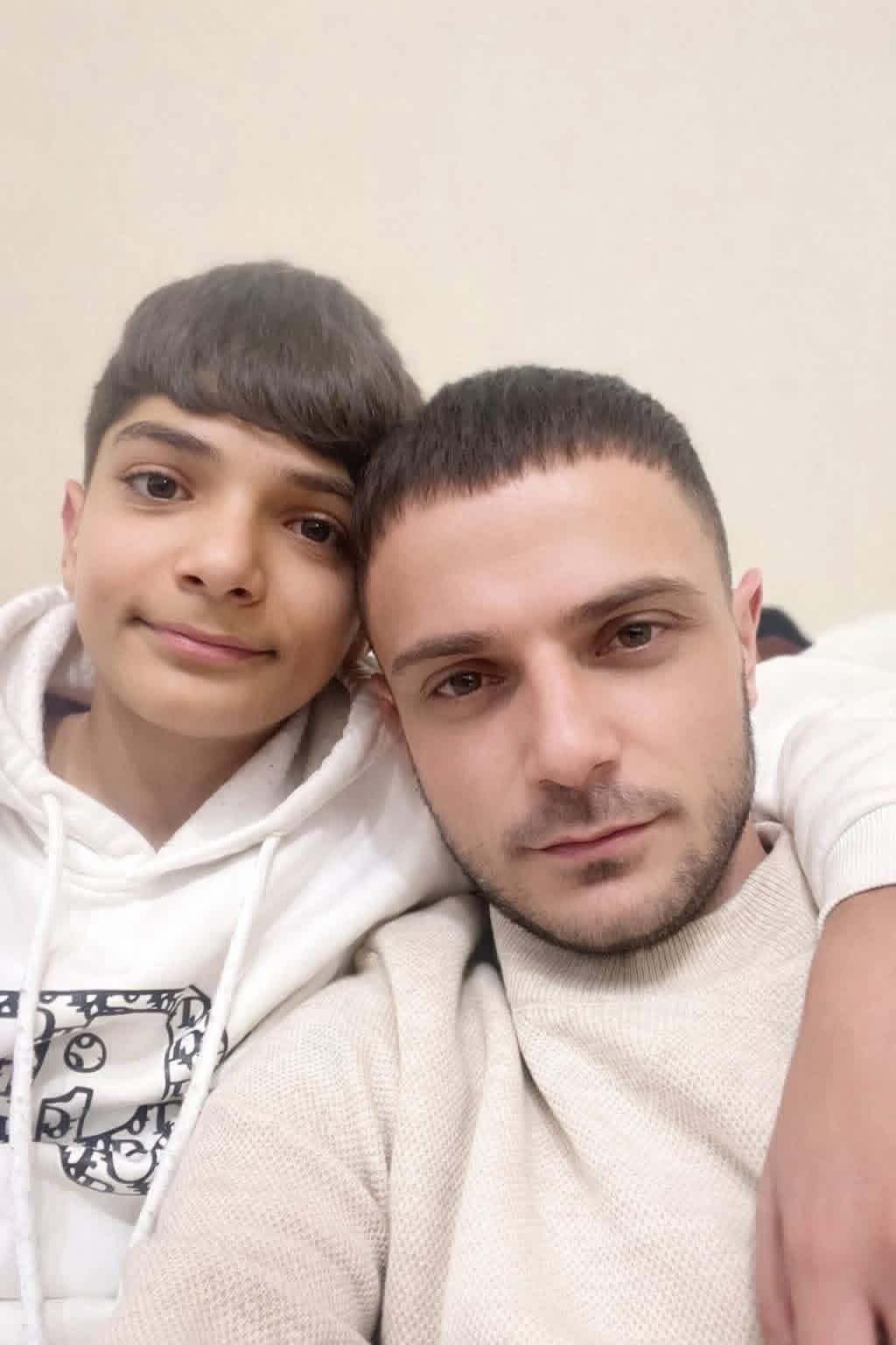 Գեվորգ Սուջյանը որդու հետ լուսանկար է հրապարակել.
Ես ու իմ աշխարհի գանձը