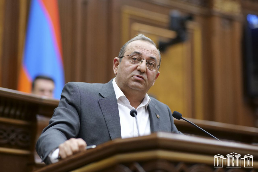 Հրահանգներով շաժվողը դո՛ւք եք՝ մեծամասնությունը. Արծվիկ Մինասյան