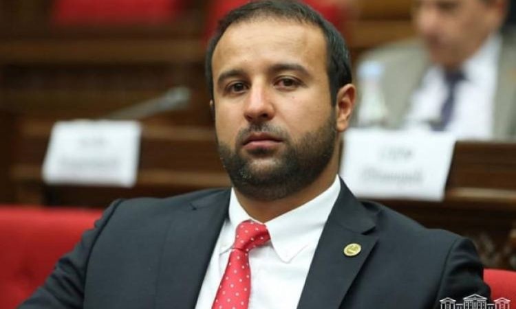 «Հրապարակ». Կապ ունի՞ Հայկ Սարգսյանը Հովիկ Աղազարյանի գործի հետ