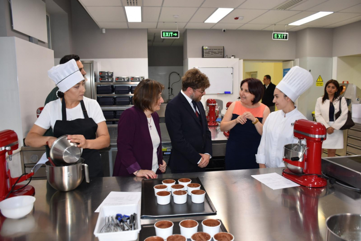 ԼՂ-ից տեղահանված 44 անձ վերապատրաստվել և դարձել է հրուշակագործ ու դերձակ