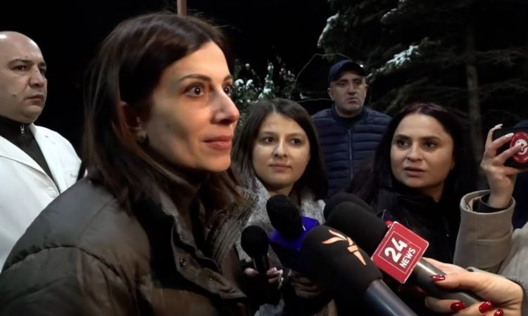 Անահիտ Ավանեսյանը այցելել է գերությունից վերադարձած Վագիֆ Խաչատրյանին