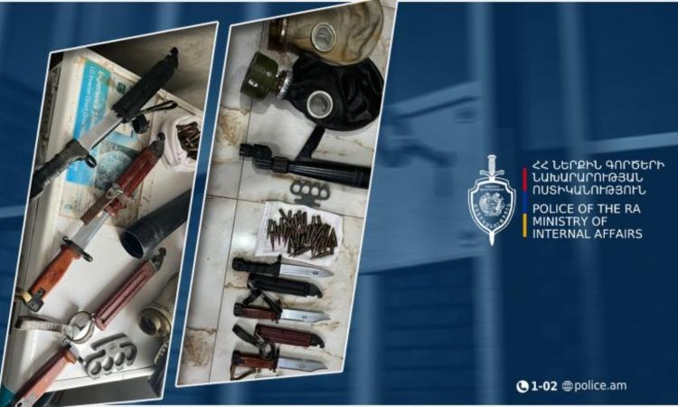 Կռփազենք, ինքնաձիգի փամփուշտներ, հակագազեր․ Արմավիրի ոստիկանները 60-ամյա տղամարդու են ձերբակալել