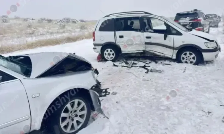 Բախվել են «Opel Zafira»-ն և «Volkswagen Passat»-ը. 3 վիրավորներից մեկը 8-ամյա աղջնակ է