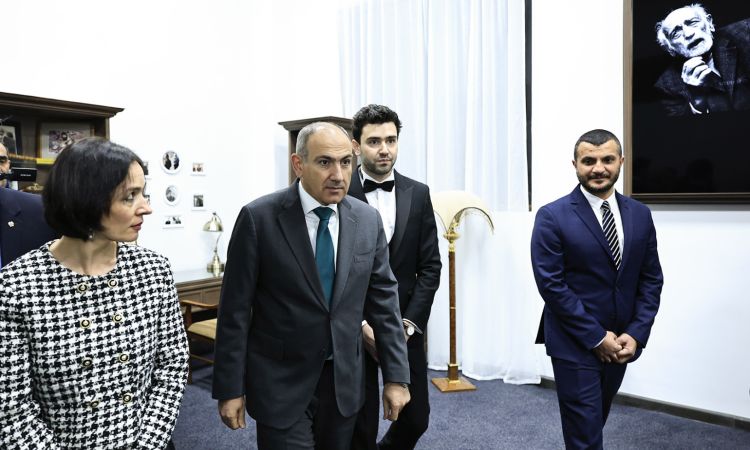 Փաշինյանը մասնակցել է Սոս Սարգսյանի անվան համազգային թատրոնի նոր շենքի բացման արարողությանը