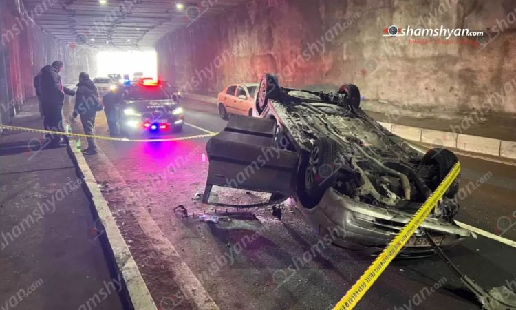 «Opel»-ն Էջմիածնի թունելի մեջ գլխիվայր շրջվել ու հայտնվել է ճանապարհի մեջտեղում. Shamshyan