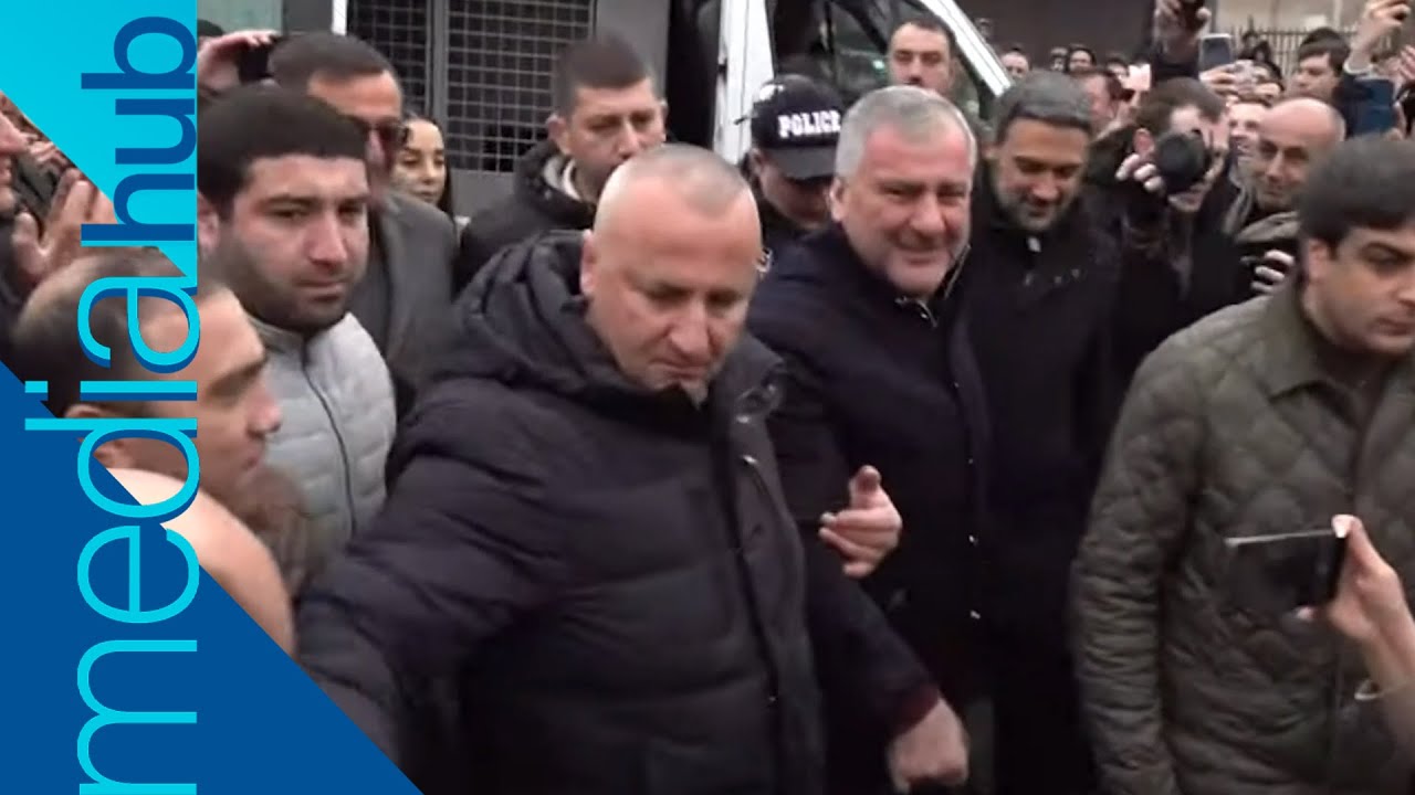 Սամվել Կարապետյանին ոստիկանների ուղեկցությամբ տեղափոխեցին տուն