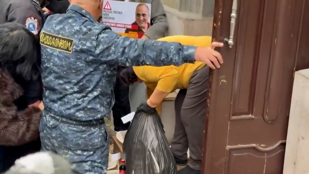 ՄԻՊ-ի հավաքարարը սնունդը լցրեց աղբի տոպրակը