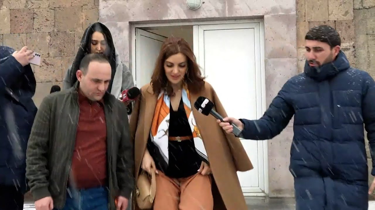 Դիանա Գասպարյանն ու ամուսինը արագ հեռացան դատարանից